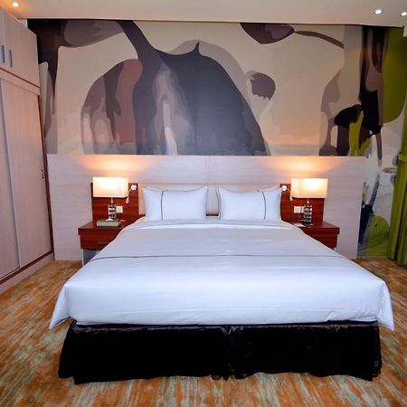 Thwary Hotel Suites Riyadh Exteriör bild