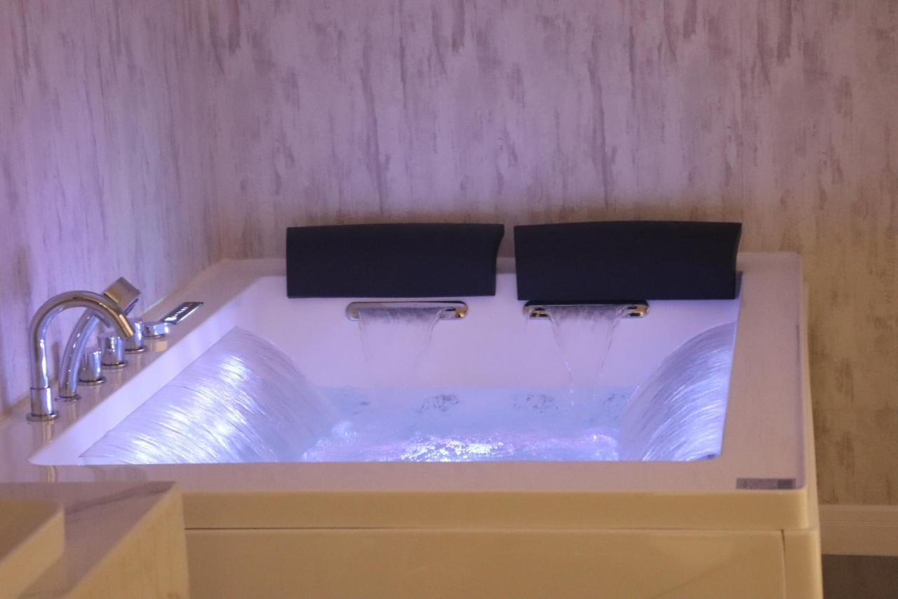 Thwary Hotel Suites Riyadh Exteriör bild
