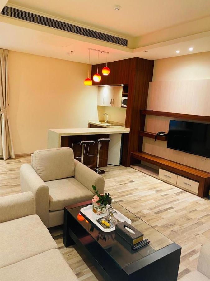 Thwary Hotel Suites Riyadh Exteriör bild