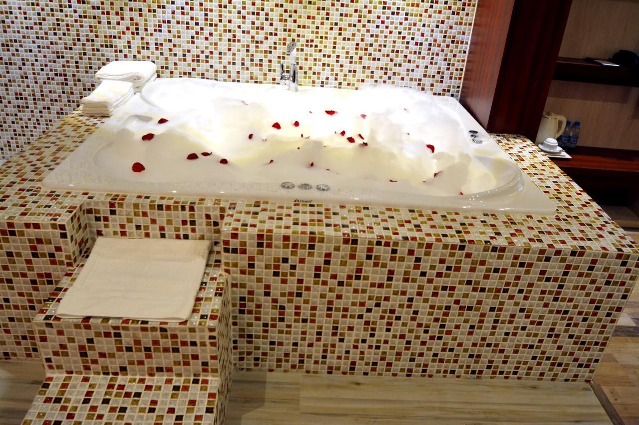 Thwary Hotel Suites Riyadh Exteriör bild
