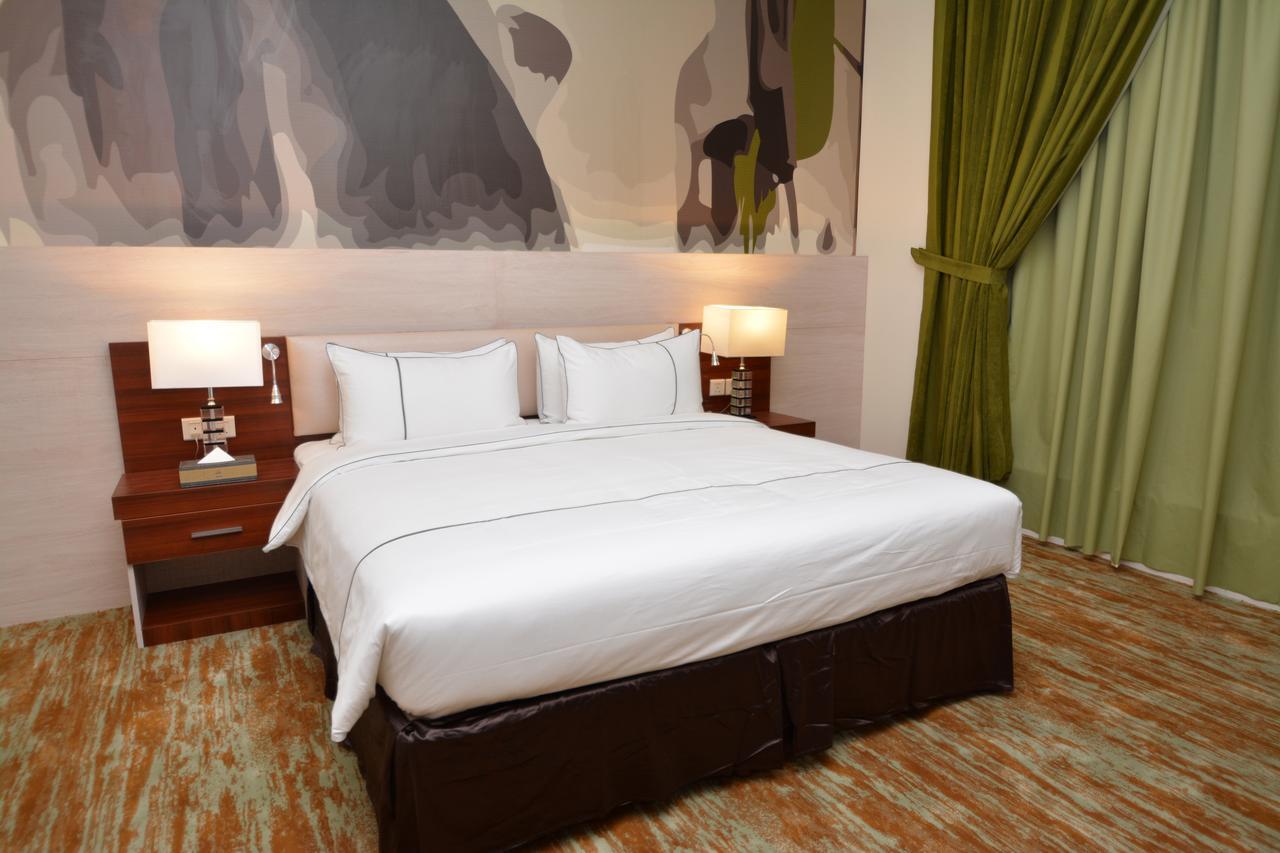 Thwary Hotel Suites Riyadh Exteriör bild