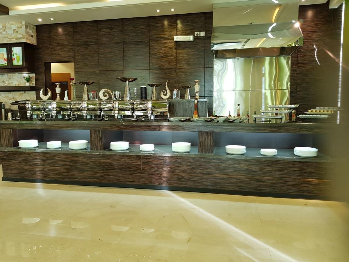 Thwary Hotel Suites Riyadh Exteriör bild